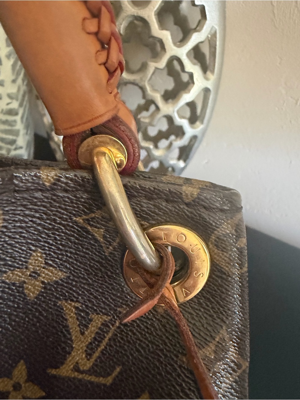 AUTHENTIC Louis Vuitton Artsy Monogram Canvas - Picture 15 of 16